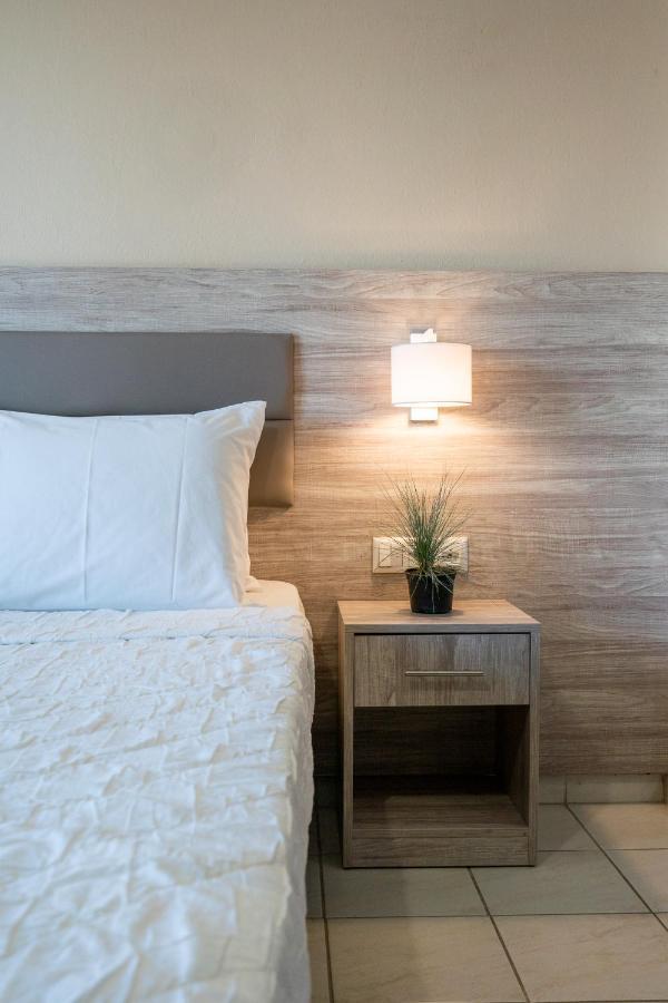 ניי פורי Hotel Grekas מראה חיצוני תמונה