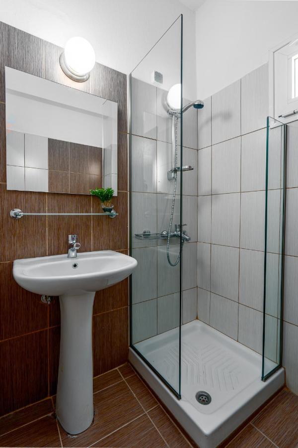 ניי פורי Hotel Grekas מראה חיצוני תמונה
