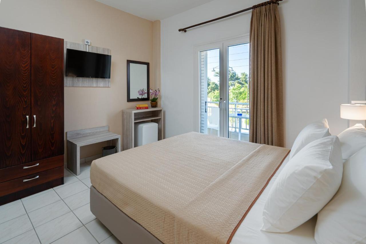 ניי פורי Hotel Grekas מראה חיצוני תמונה