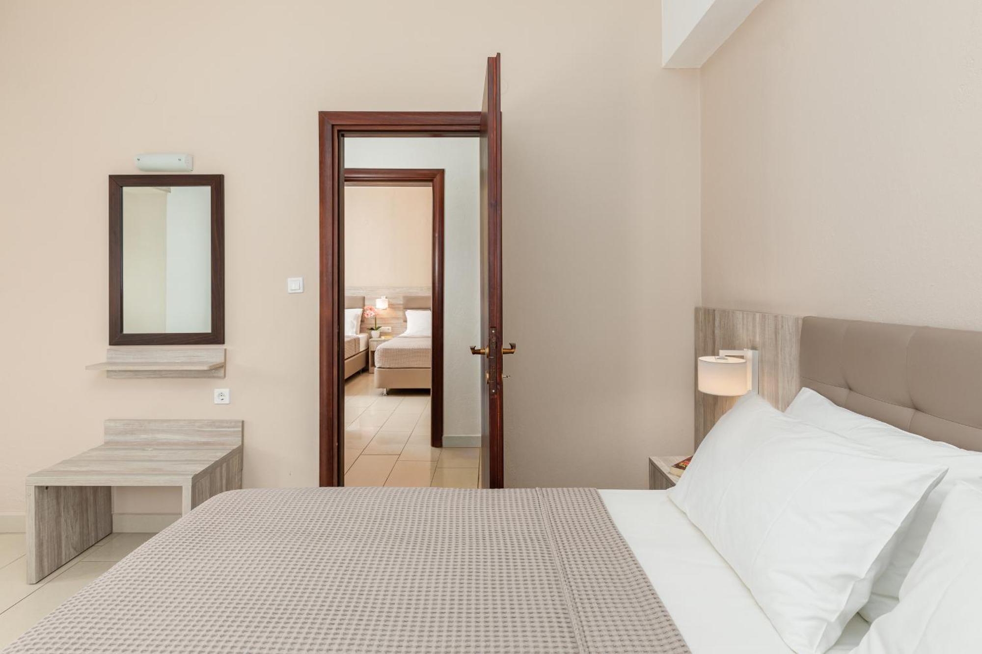 ניי פורי Hotel Grekas מראה חיצוני תמונה