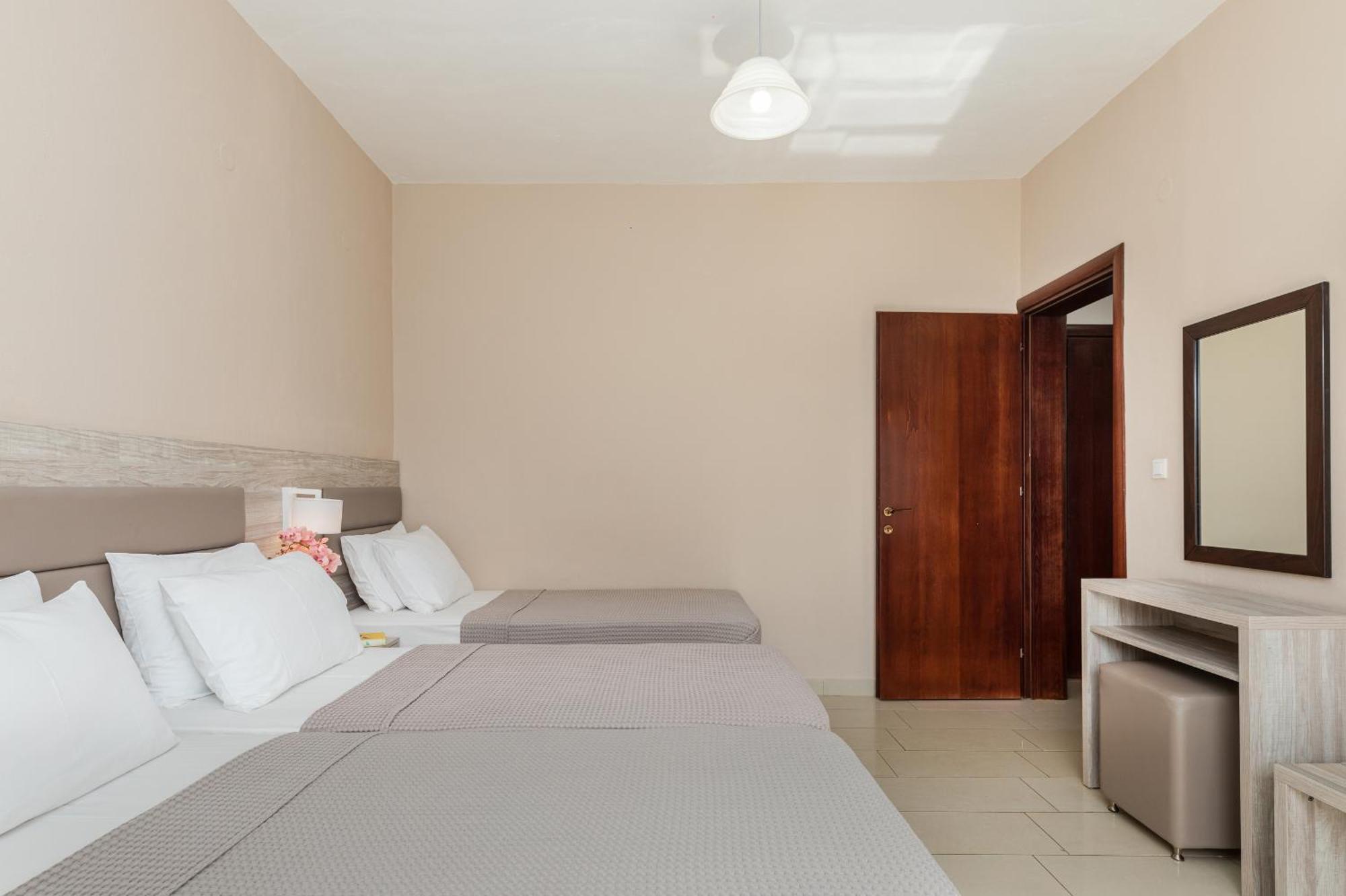 ניי פורי Hotel Grekas מראה חיצוני תמונה