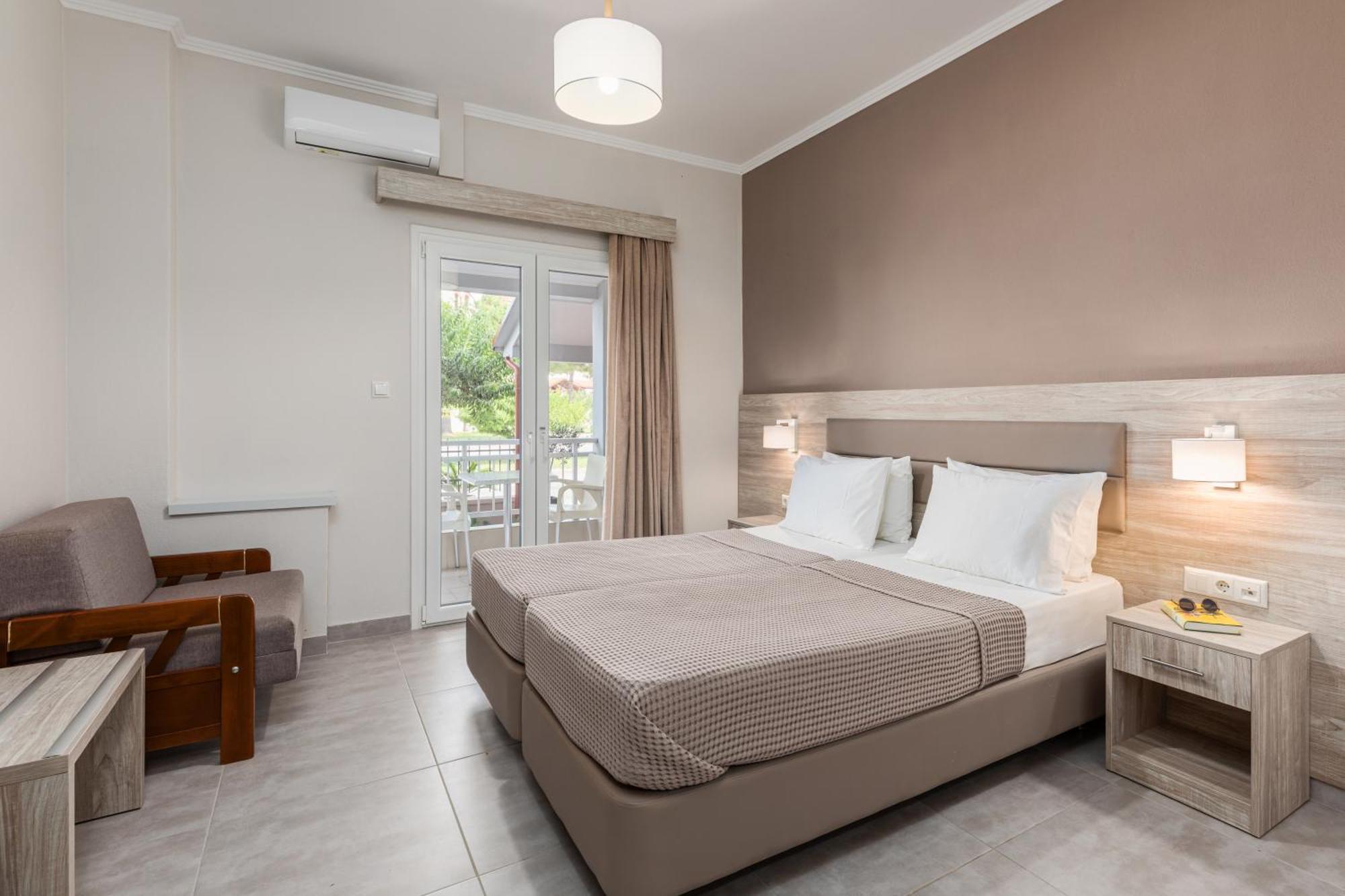 ניי פורי Hotel Grekas מראה חיצוני תמונה