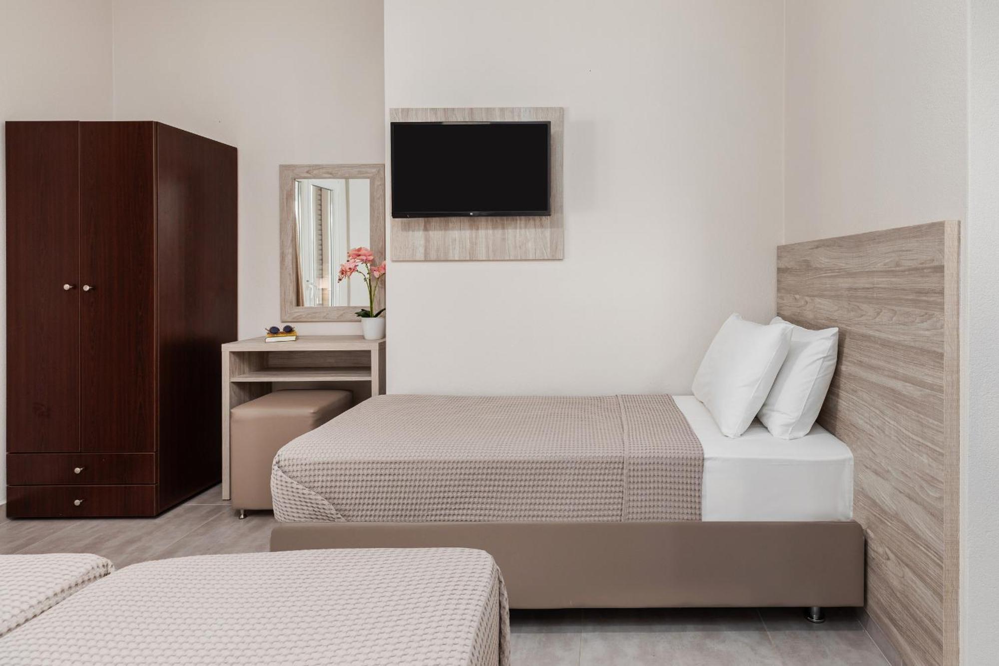 ניי פורי Hotel Grekas מראה חיצוני תמונה