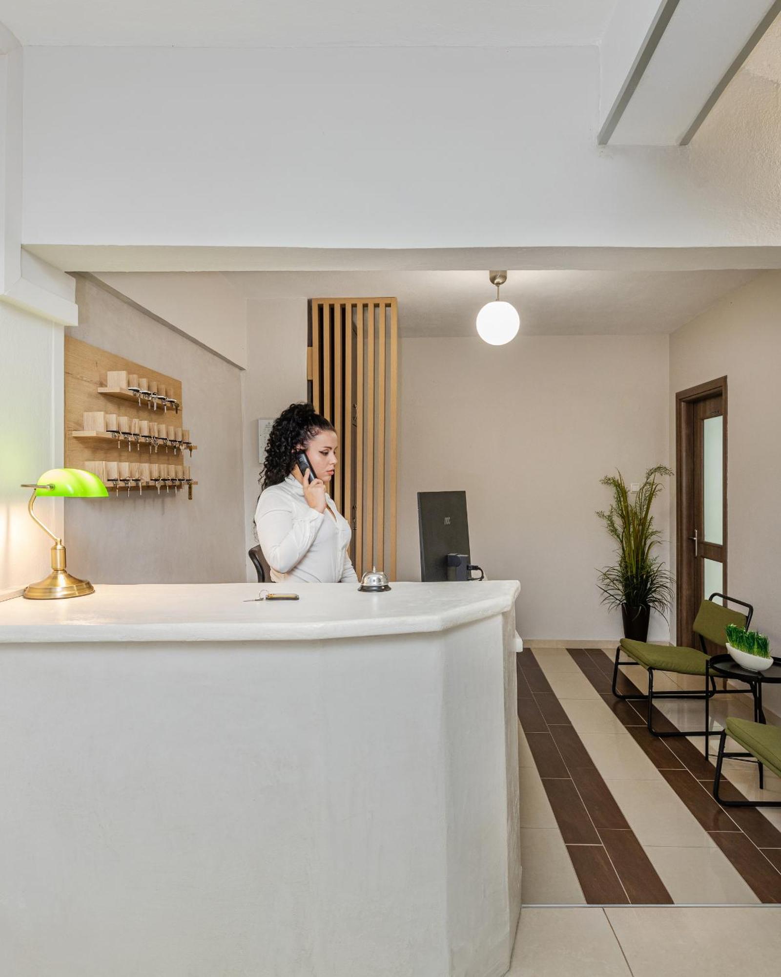 ניי פורי Hotel Grekas מראה חיצוני תמונה