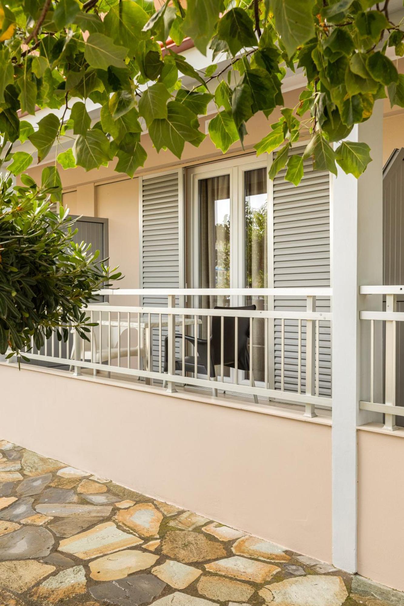 ניי פורי Hotel Grekas מראה חיצוני תמונה
