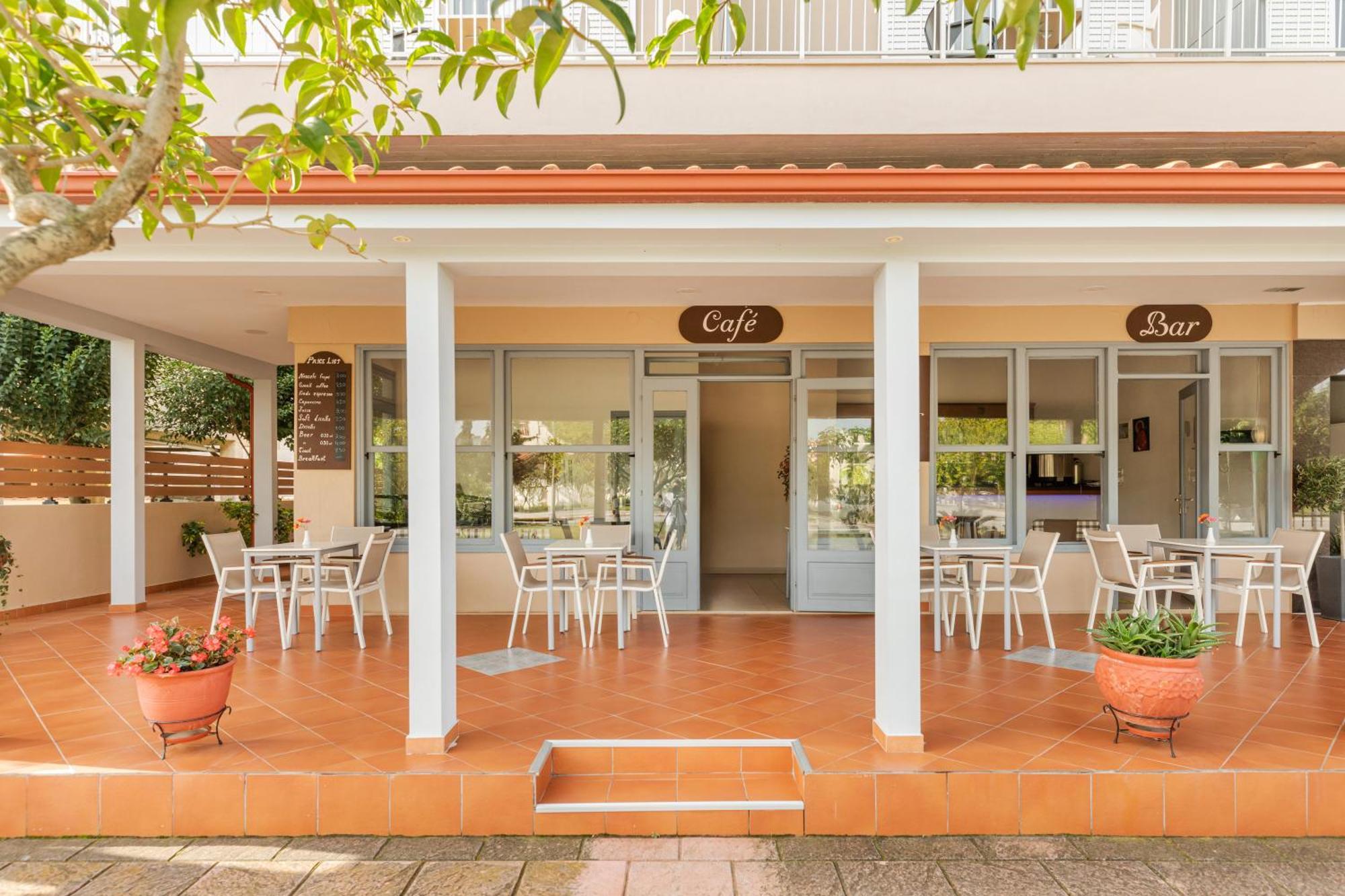 ניי פורי Hotel Grekas מראה חיצוני תמונה