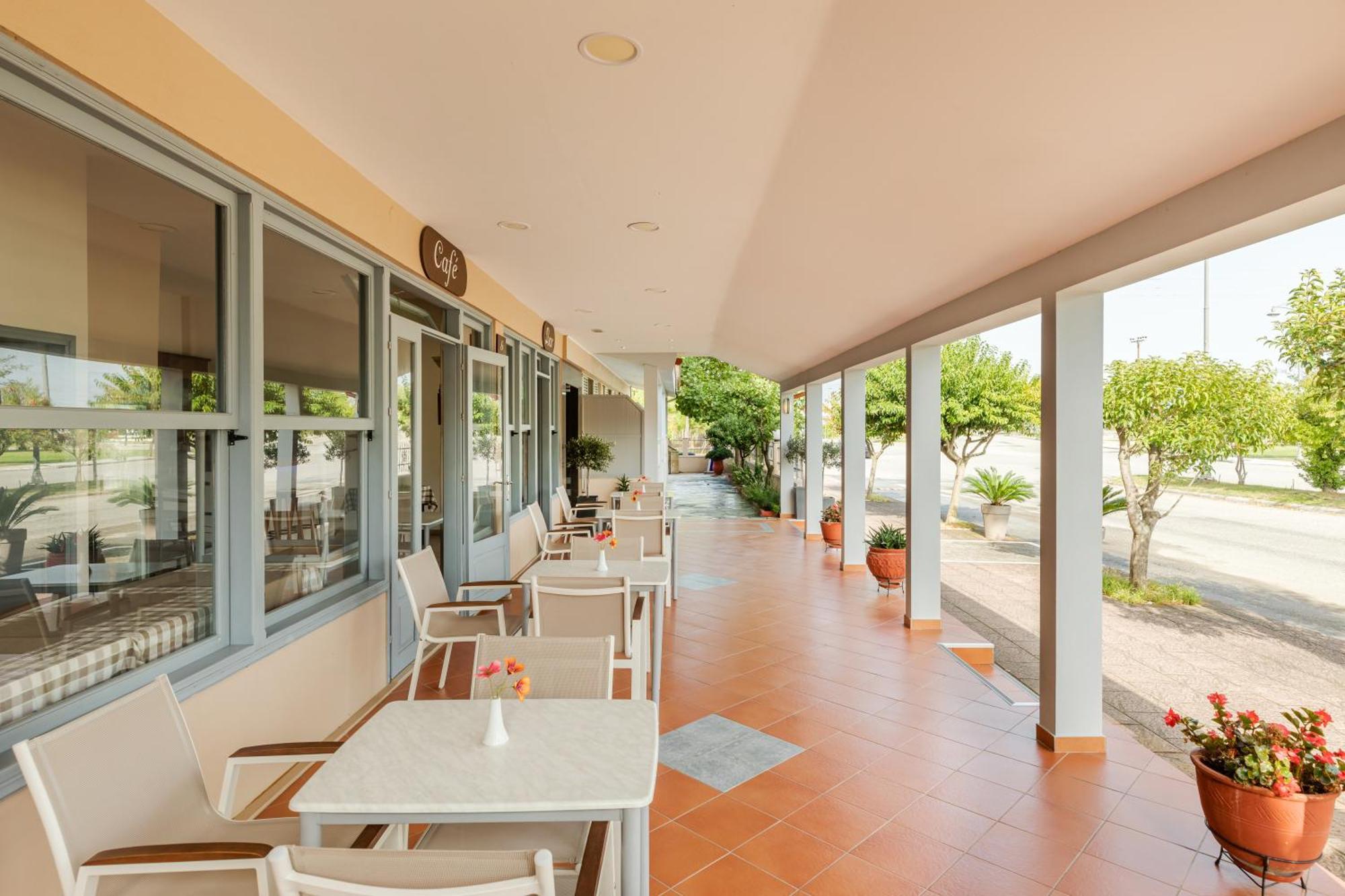 ניי פורי Hotel Grekas מראה חיצוני תמונה