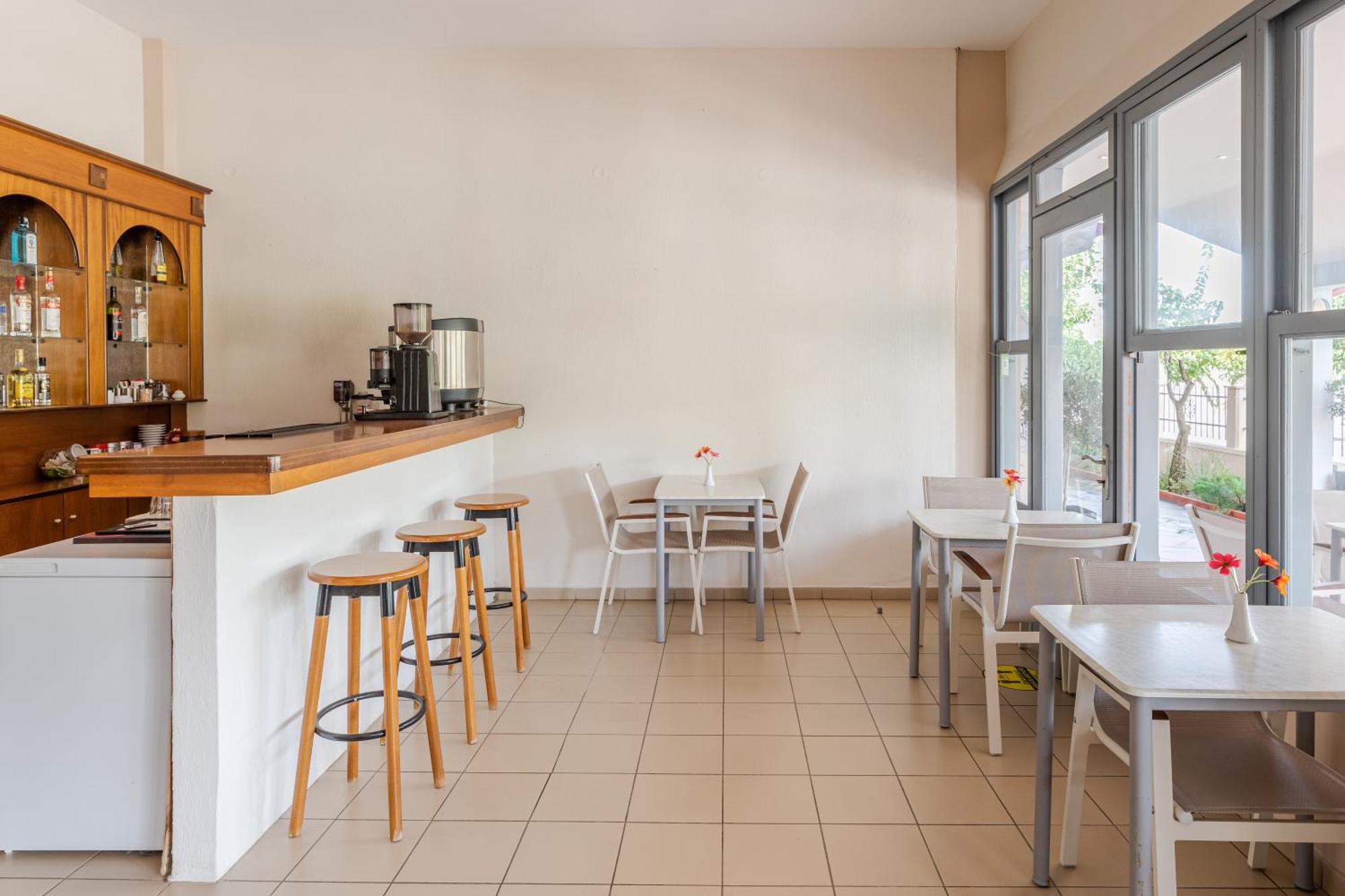 ניי פורי Hotel Grekas מראה חיצוני תמונה