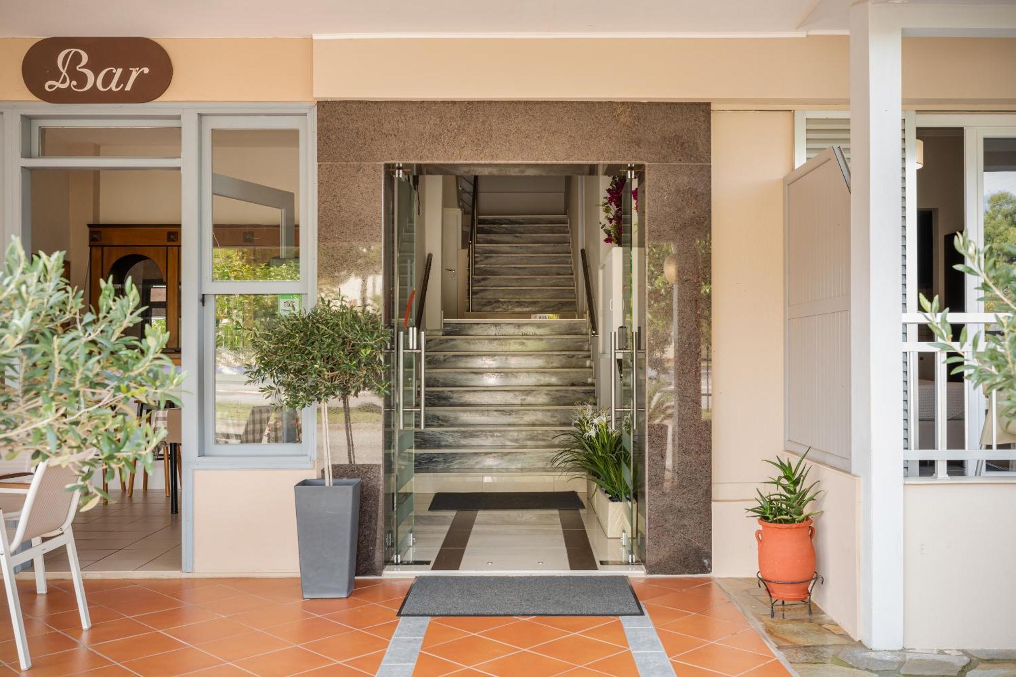 ניי פורי Hotel Grekas מראה חיצוני תמונה