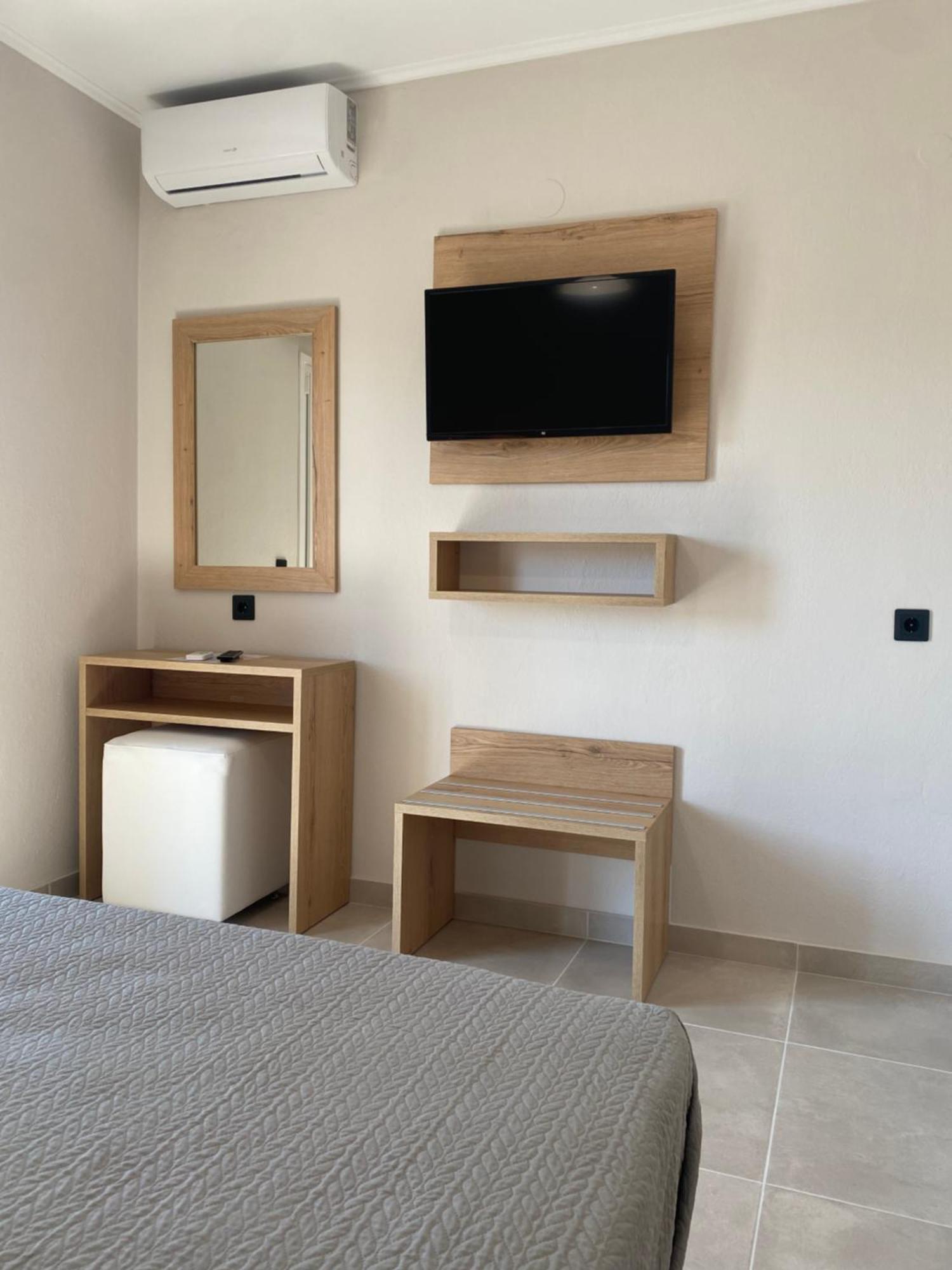 ניי פורי Hotel Grekas מראה חיצוני תמונה