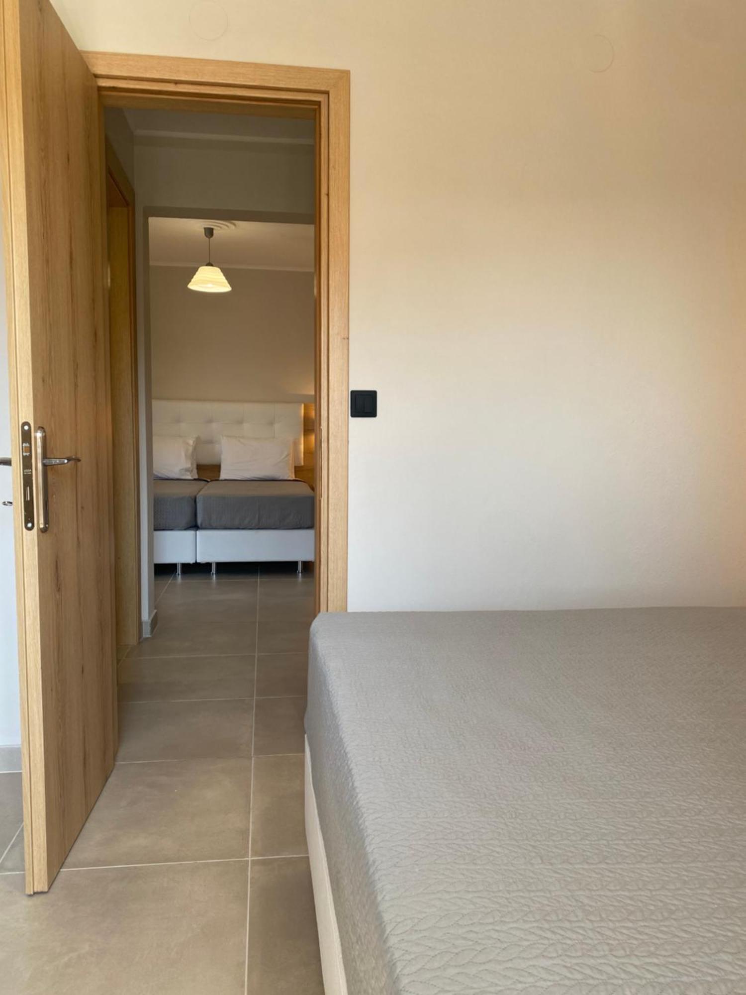 ניי פורי Hotel Grekas מראה חיצוני תמונה