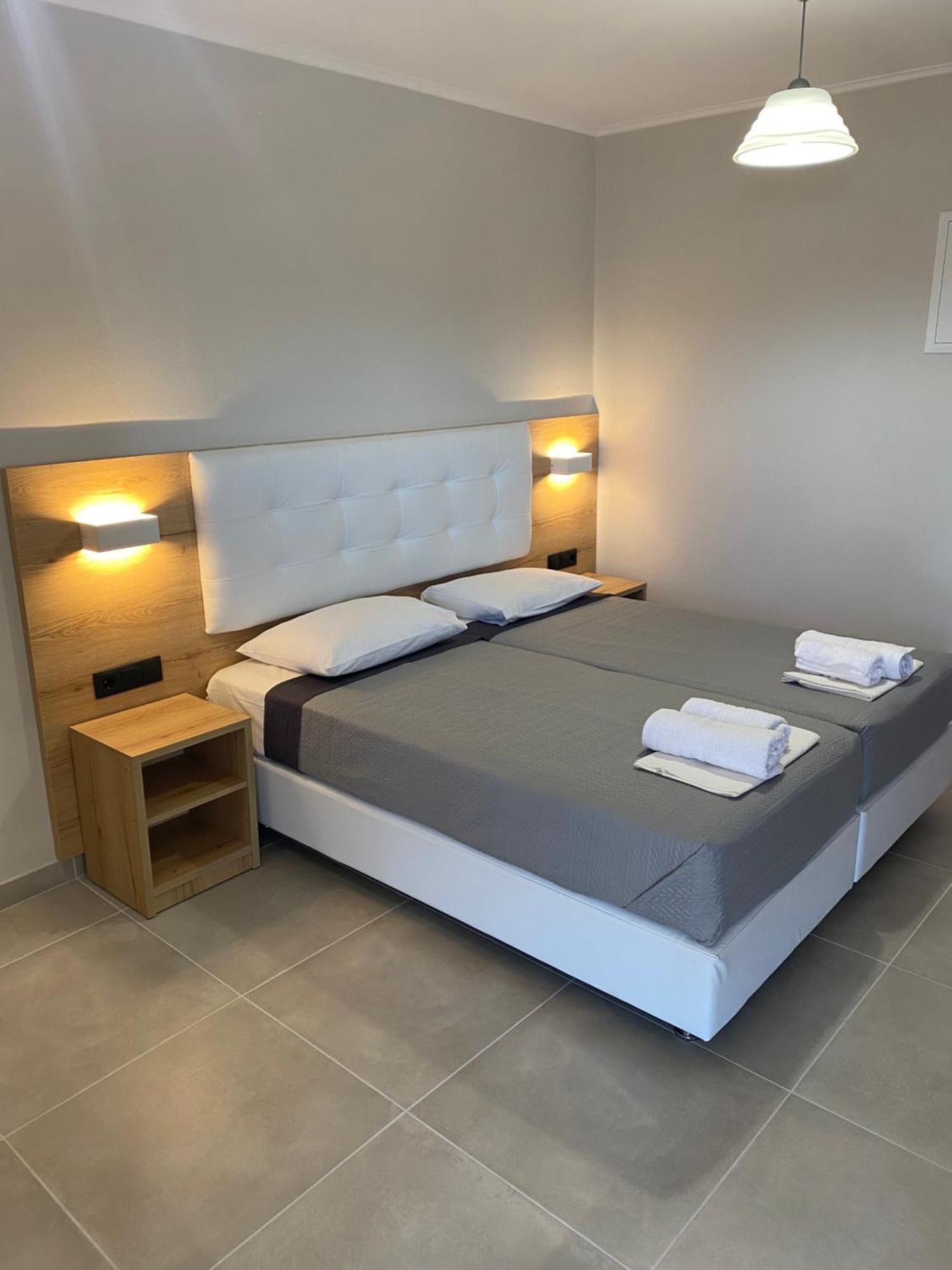 ניי פורי Hotel Grekas מראה חיצוני תמונה