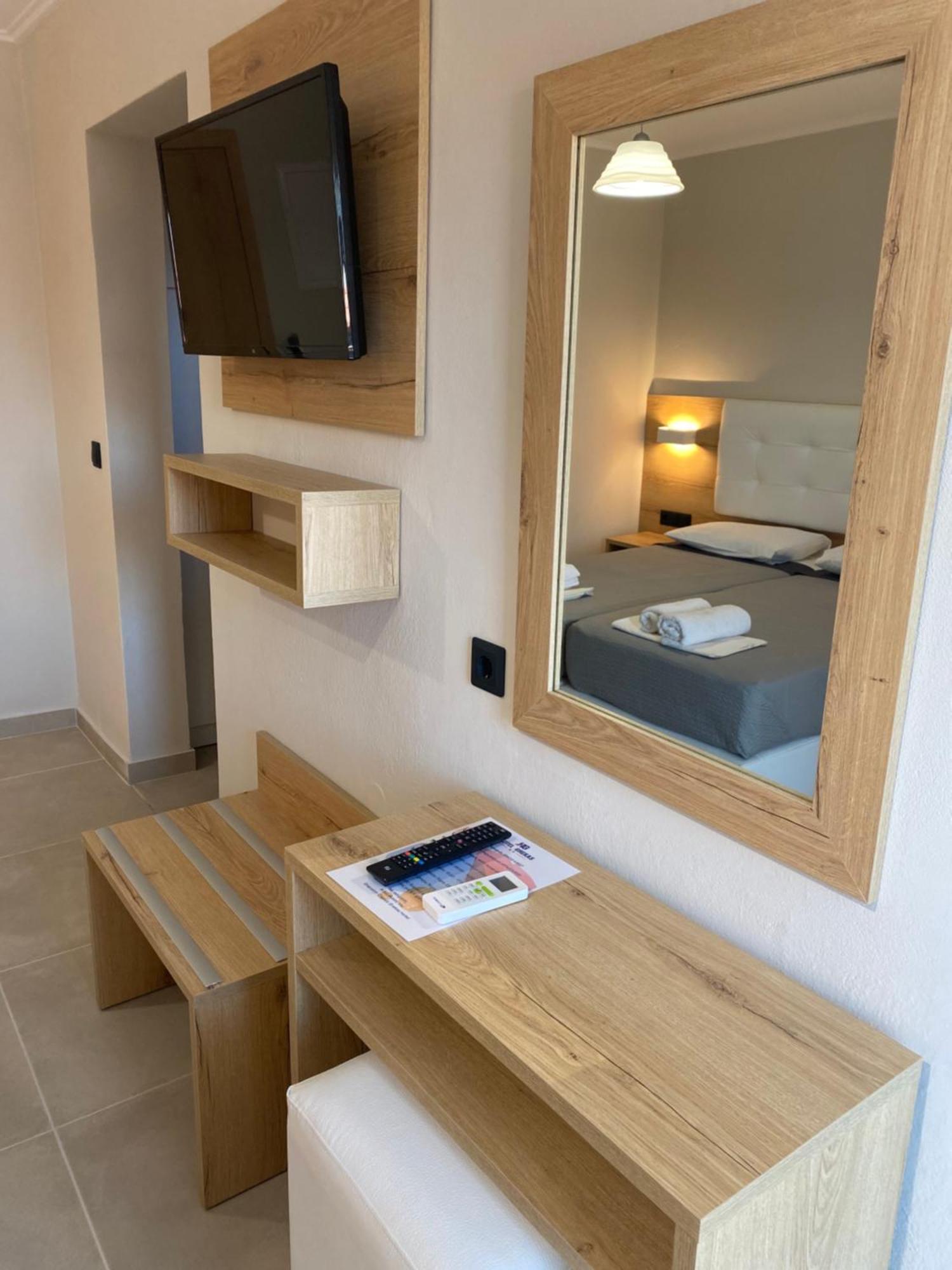 ניי פורי Hotel Grekas מראה חיצוני תמונה