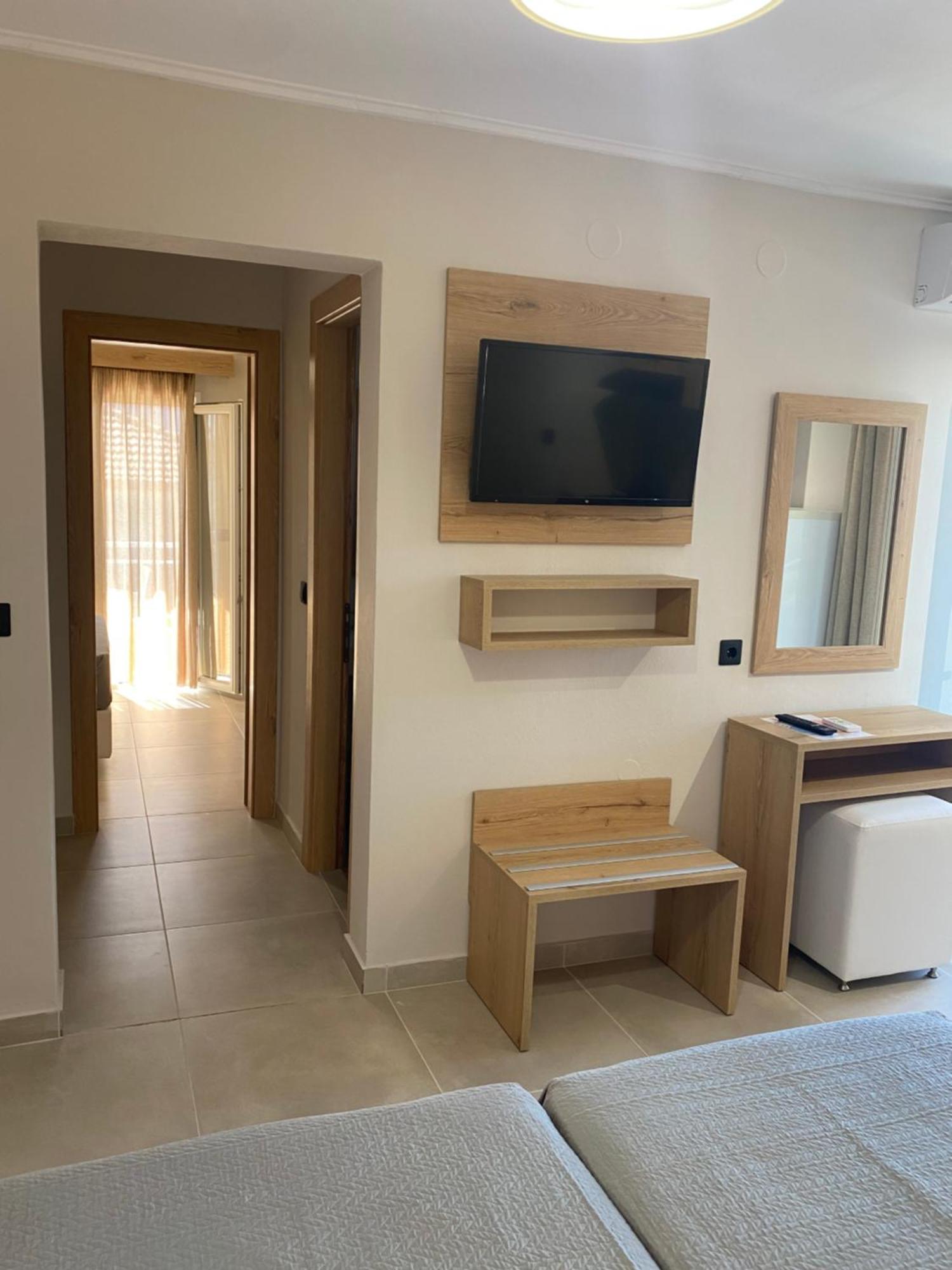 ניי פורי Hotel Grekas מראה חיצוני תמונה