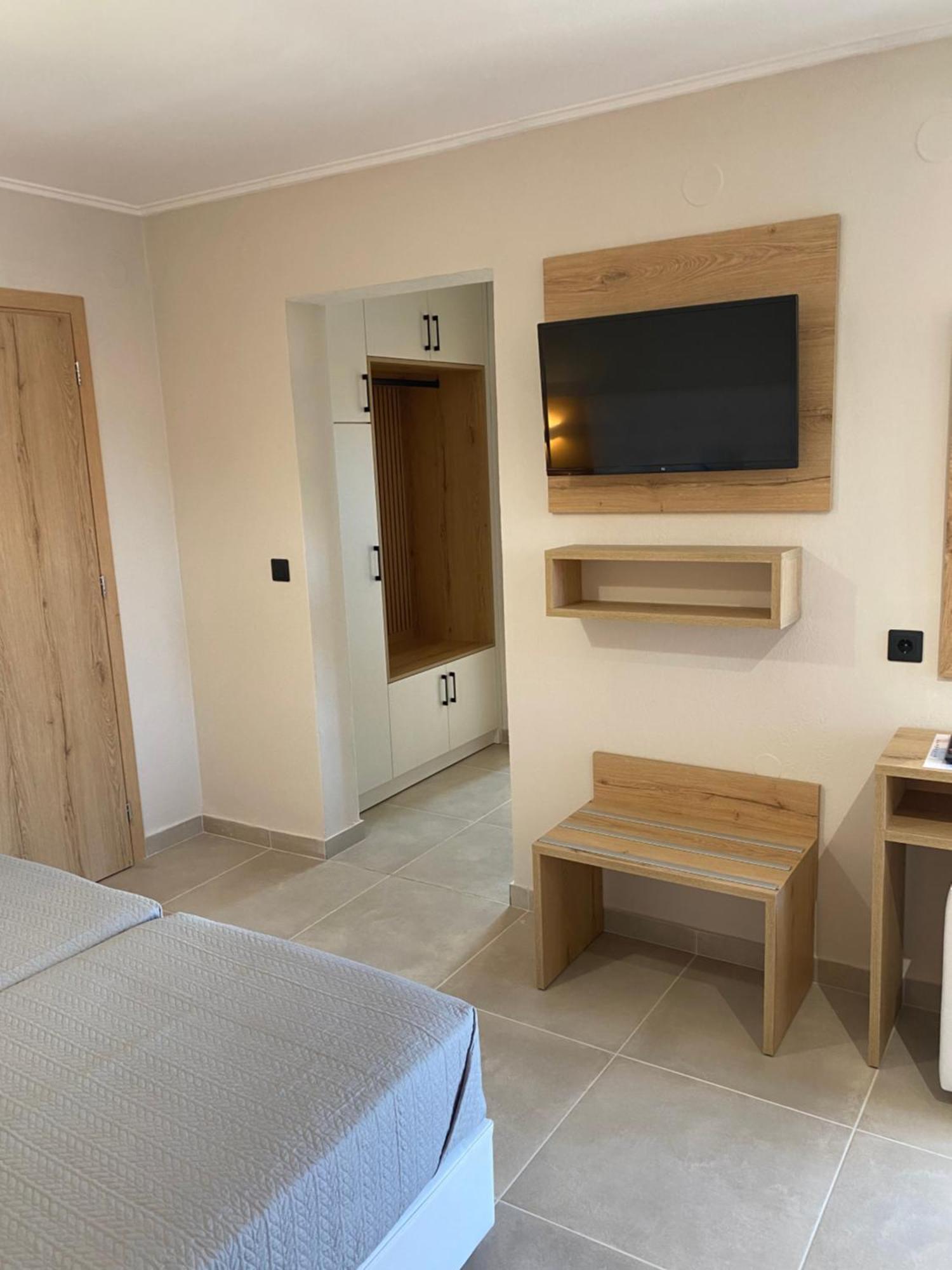 ניי פורי Hotel Grekas מראה חיצוני תמונה