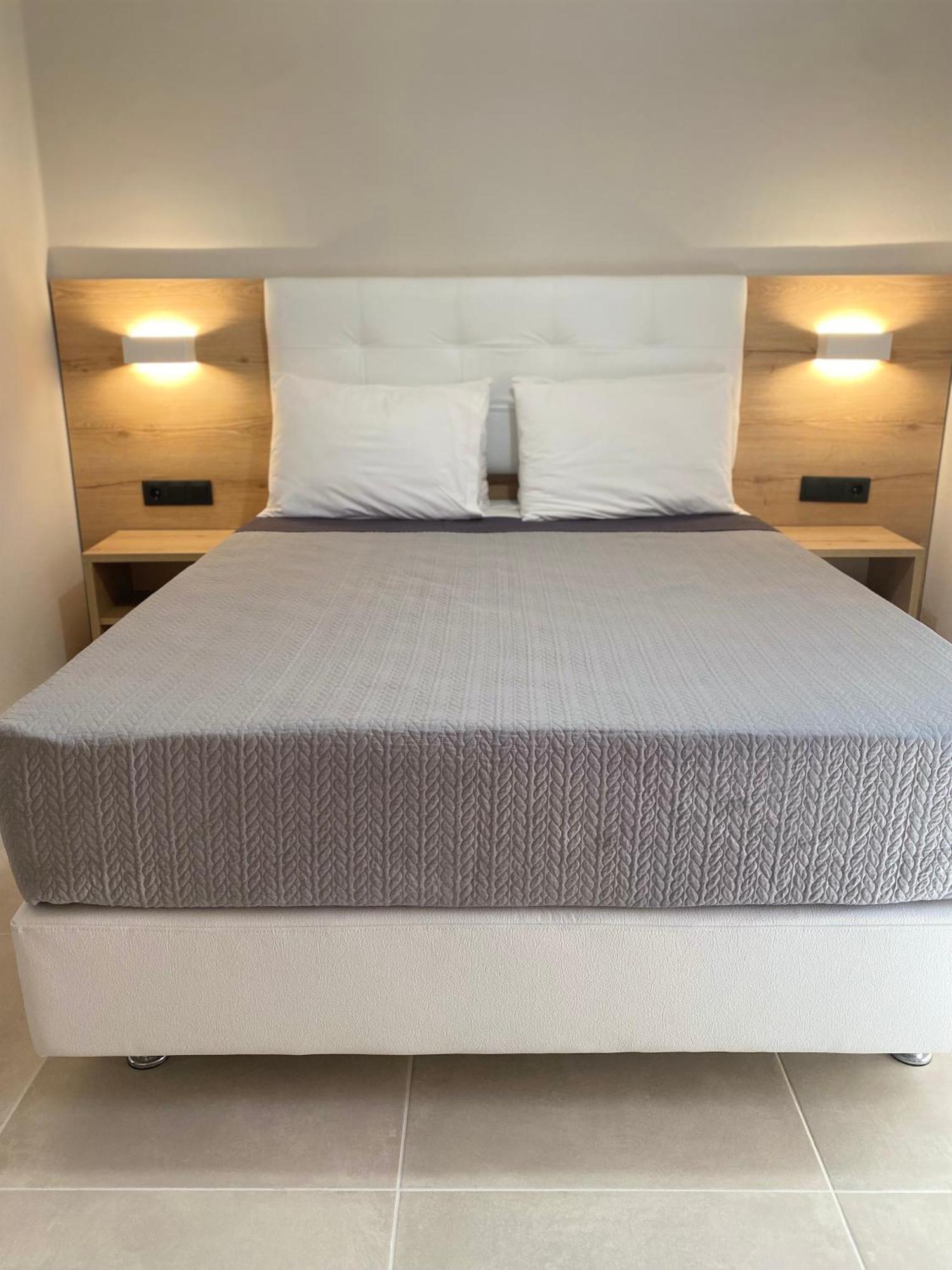 ניי פורי Hotel Grekas מראה חיצוני תמונה