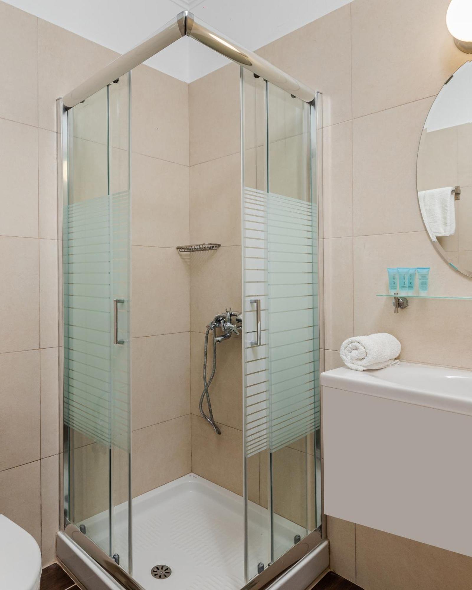 ניי פורי Hotel Grekas מראה חיצוני תמונה